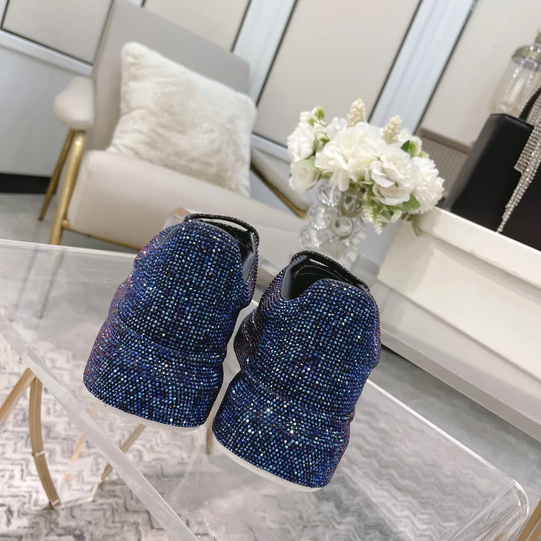👟👟Ex-factory price 560👟👟 Men's size +10 2025SS McQueen crystal inlaid large and small diamond casual shoes counter original 1:1 production Fabric: imported silk velvet + imported Czech diamonds Lining: sheepskin lining Code number: 35-41 Male 39/44